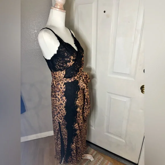 We are HAH! | NWoT medium | leopard print true wrap midi dress w/black lace - Picture 6 of 14